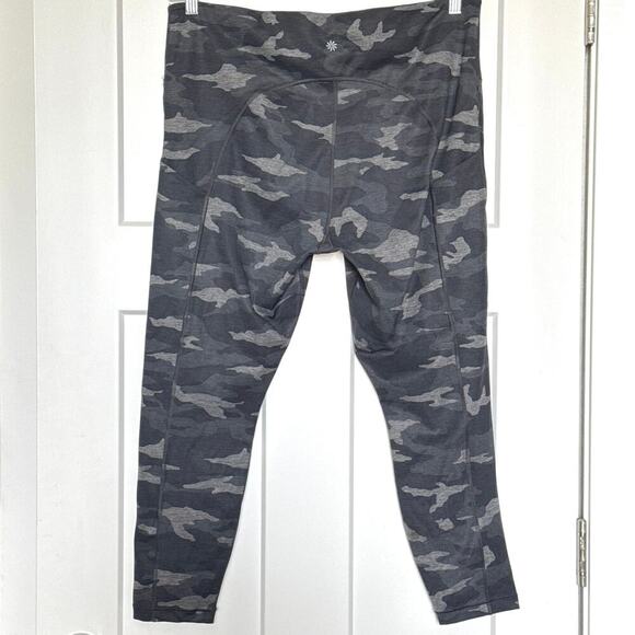 Athleta Ultimate Camo 7/8 Tight Size XL Black/Gray Activewear Leggings - Picture 4 of 9